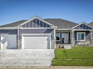 7254 Andy Dr, Lincoln, NE 68516