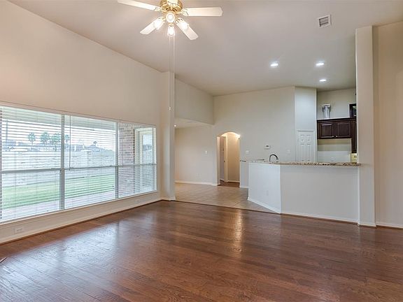 4th image of 2327 Meadow Briar Dr