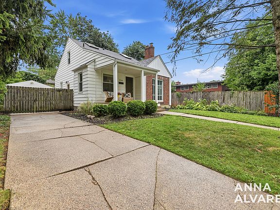 5th image of 2200 Estelle Dr SE
