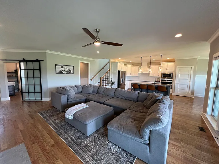 1909 Rhonda Dr — Photo 4