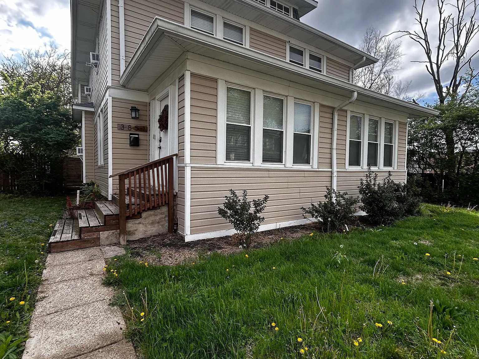 3 bed, 1.0 bath, 1513 sqft, $1,950 — Photo 1
