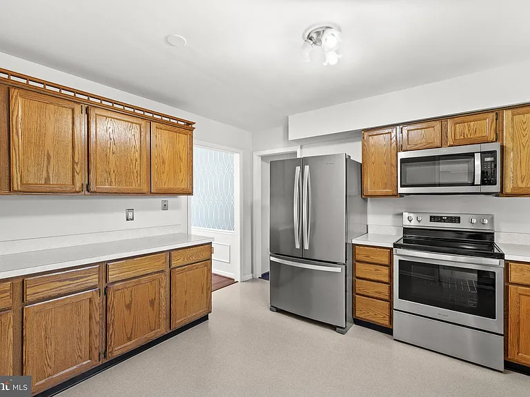 308 Butternut Dr — Photo 4