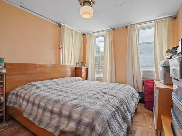 60-46 Putnam Avenue image 10 of 47