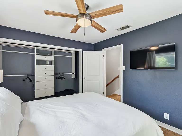 215 Varsity Cir — Photo 25