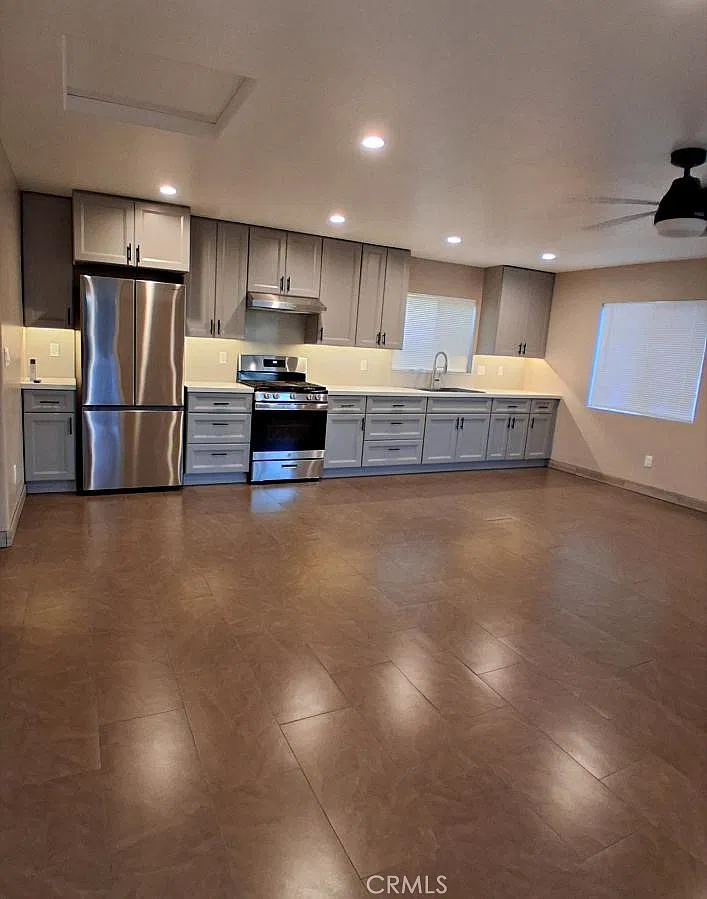 2 bed, 960 sqft, $2,300 — Photo 1