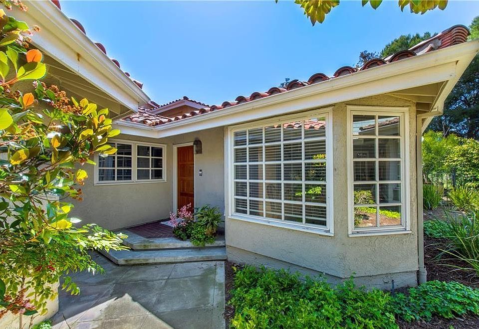 1st image of 37 Sausalito Cir W