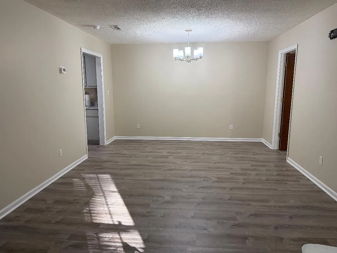 2 bed, 2.0 bath, 936 sqft, $1,150 — Photo 2