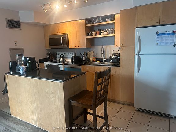 4th image of 361 Front St W #705