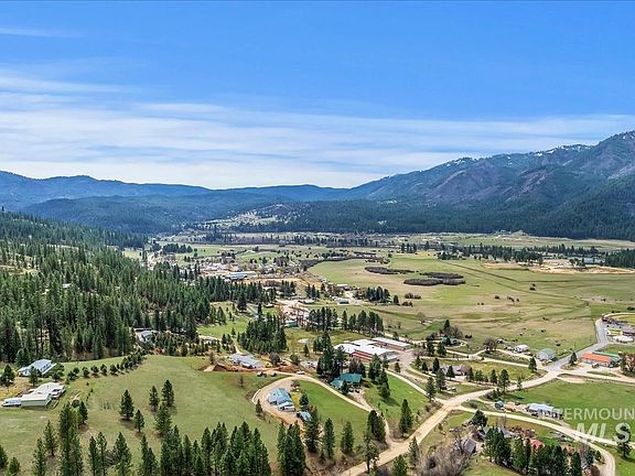 4th image of 15 Granite Basin Rd