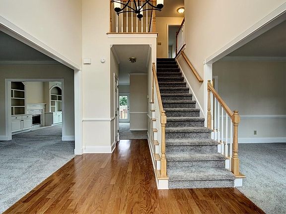 3rd image of 2453 Devon Oaks Ct NE