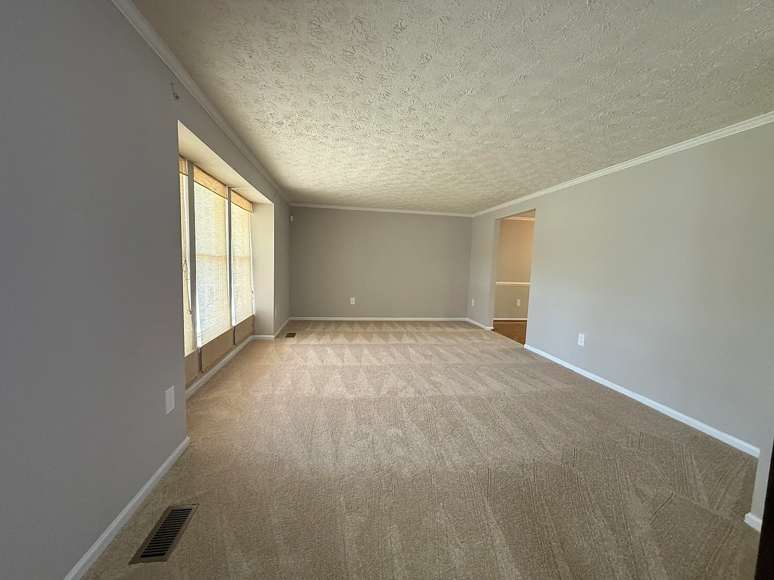 4 bed, 1872 sqft, $3,900 — Photo 4