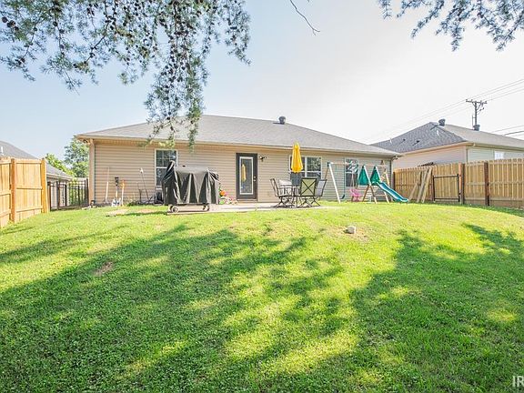 4th image of 4731 Boardwalk Dr