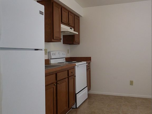 4th image of 3742 N Fairview Ave APT 201