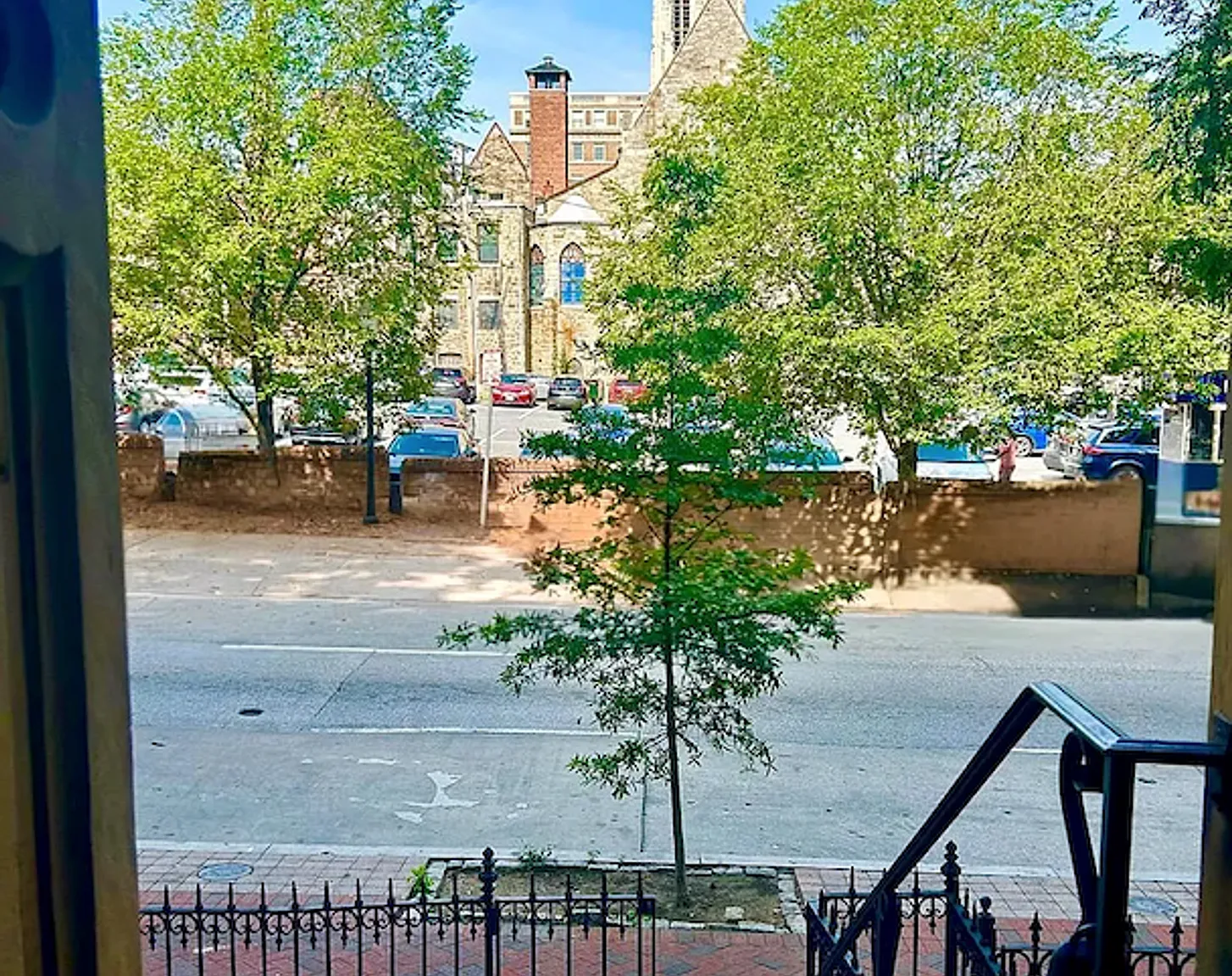 825 N Charles — Photo 4