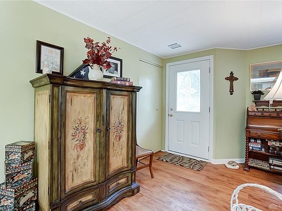 3rd image of 5041 Dobbs Dr