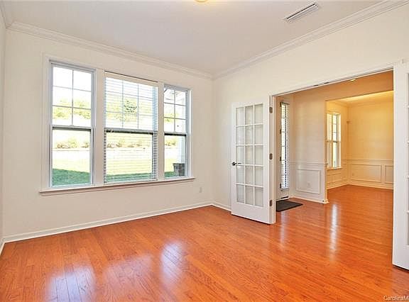 4th image of 10231 Lake Shore Dr #103