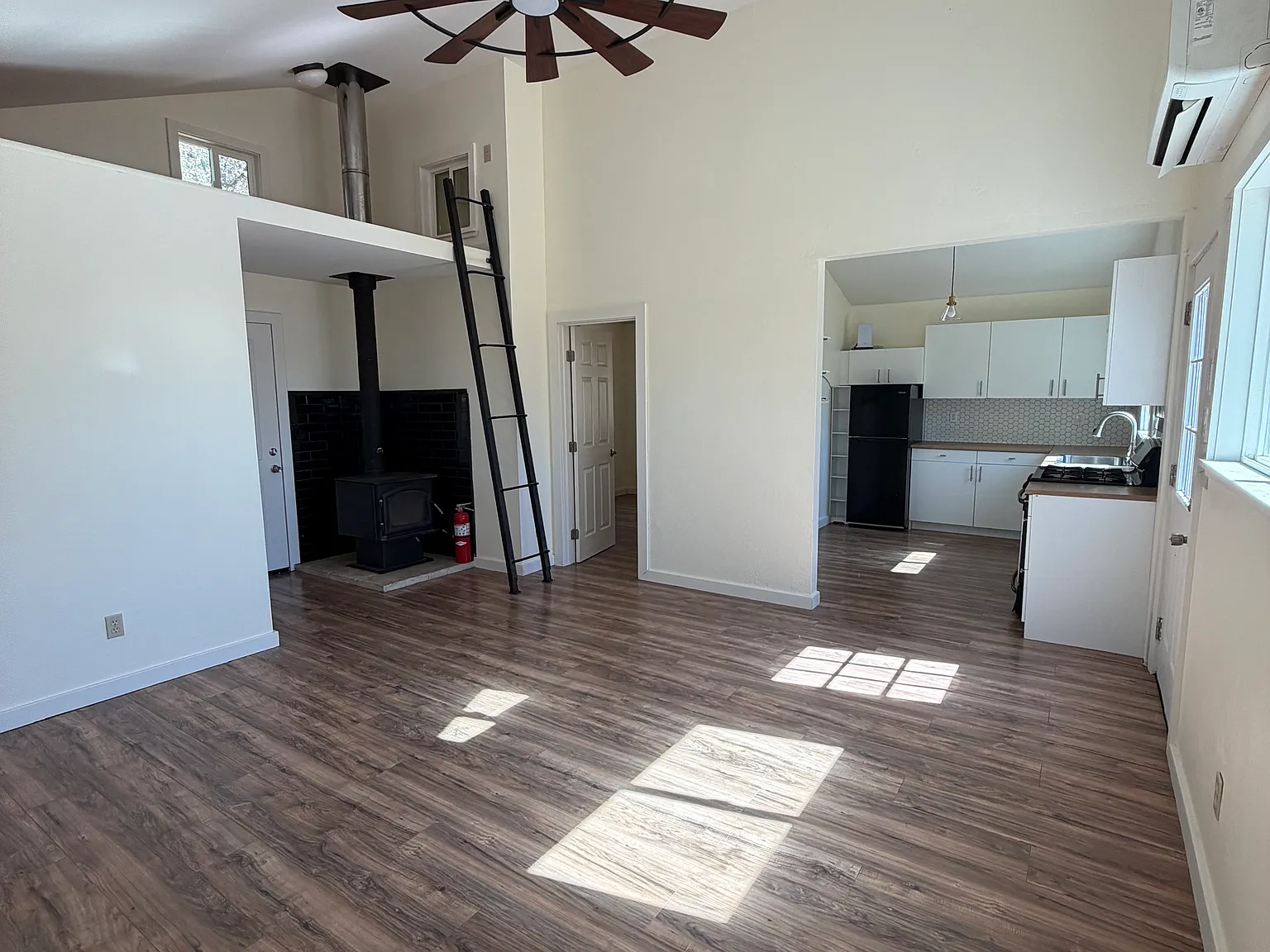 1 bed, 576 sqft, $1,700 — Photo 3