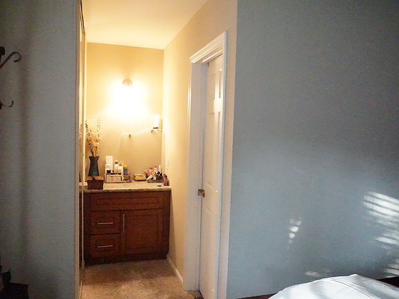 5th image of 3673 Hillsborough Dr