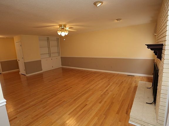 3rd image of 1312 Larkspur Dr