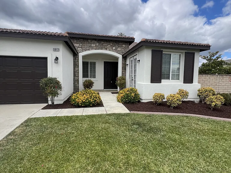 1612 Camino Largo St — Photo 2
