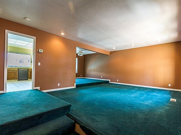 4th image of 1336 Loupe Ave