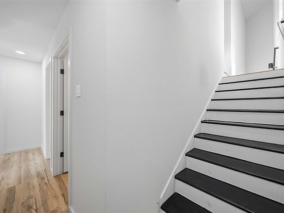 4th image of 902 Ringold St #A/b