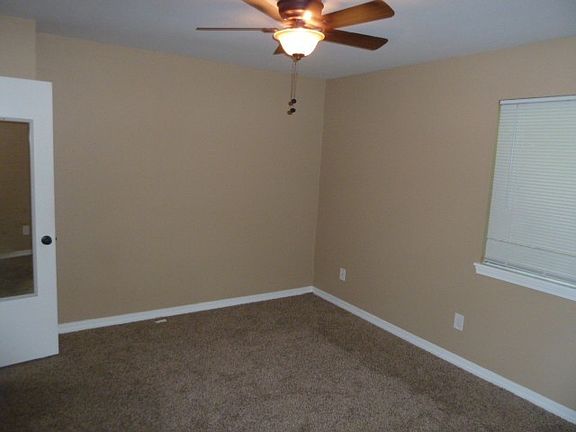 3rd image of 224 Settlers Park Dr