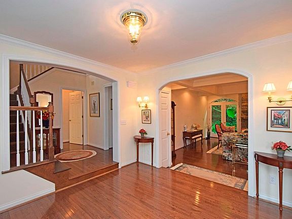 2nd image of 751 Bigben Ln