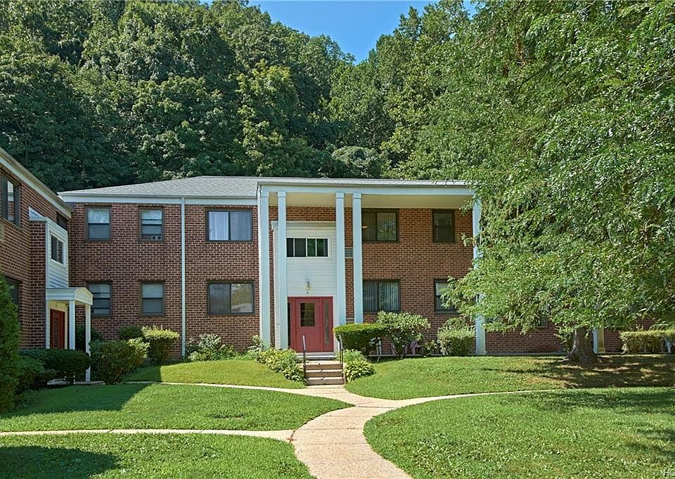1st image of 9 Lawrence Dr APT D