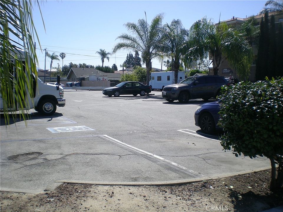 2nd image of 202 E 17th St