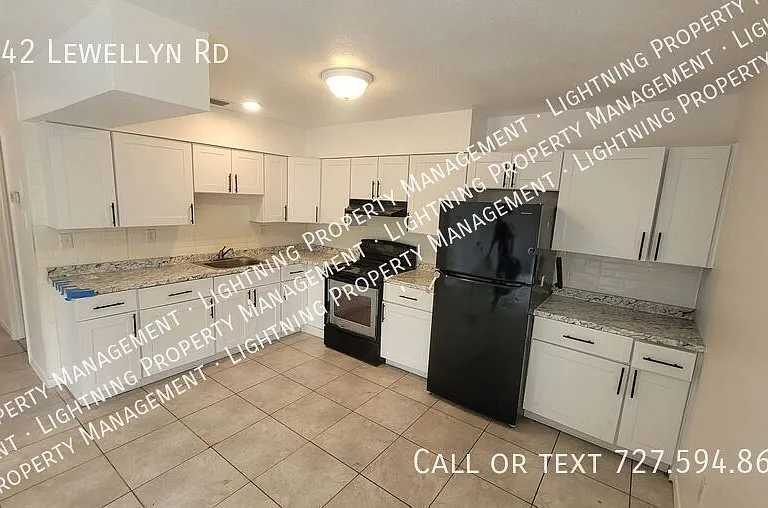 5442 Lewellyn Rd — Photo 1