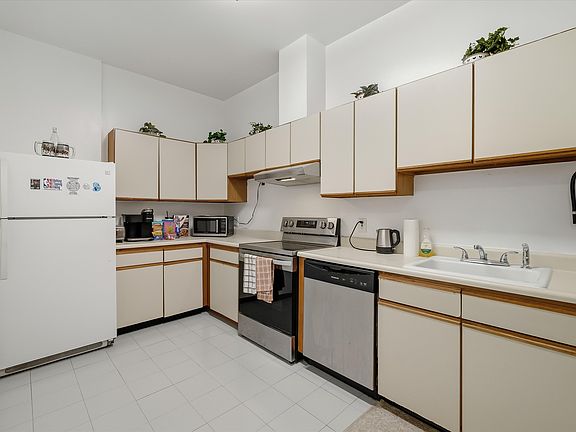 4th image of 416 68th St APT 15