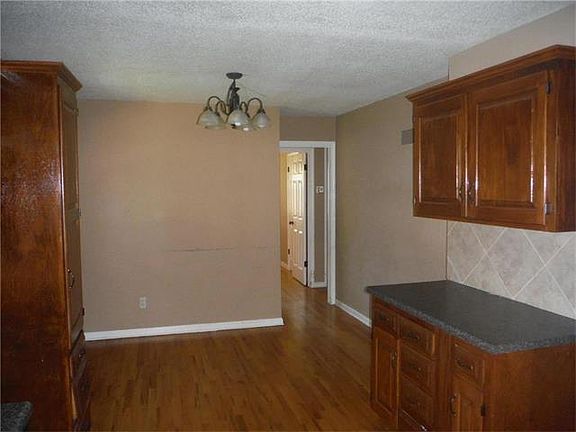 2nd image of 11015 Stark Ave