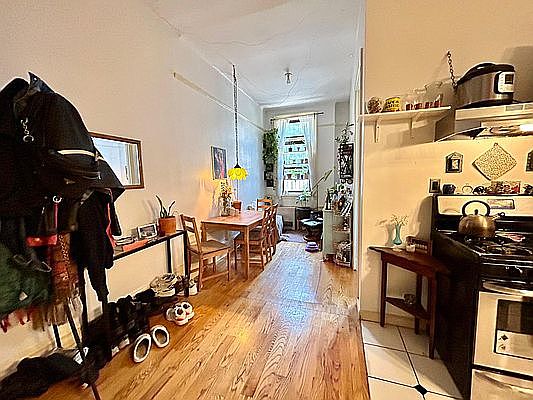 3rd image of 1280 Pacific St APT 2