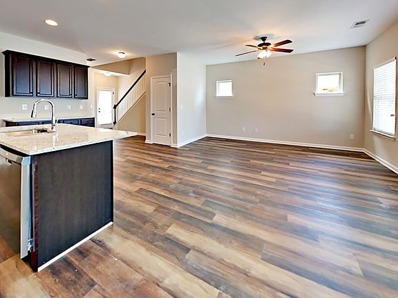 5th image of 196 Magnaview Dr