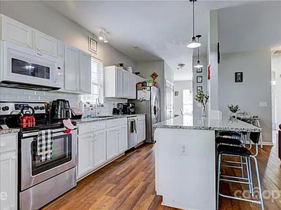5th image of 4729 Eaves Ln