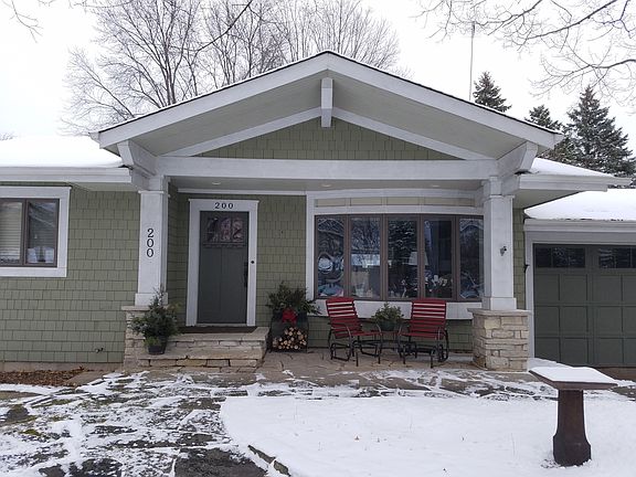 3rd image of 200 Niagara Ln N