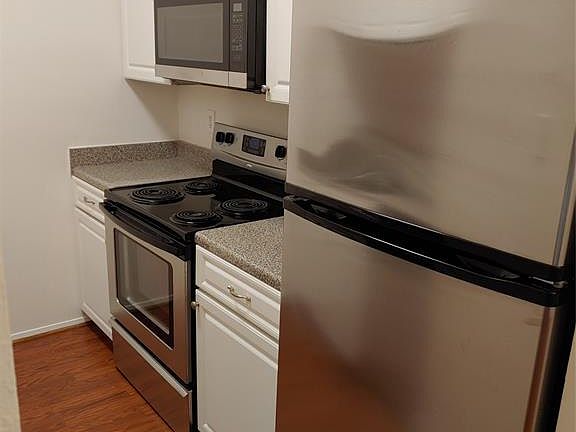 4th image of 7081 N Holiday Dr
