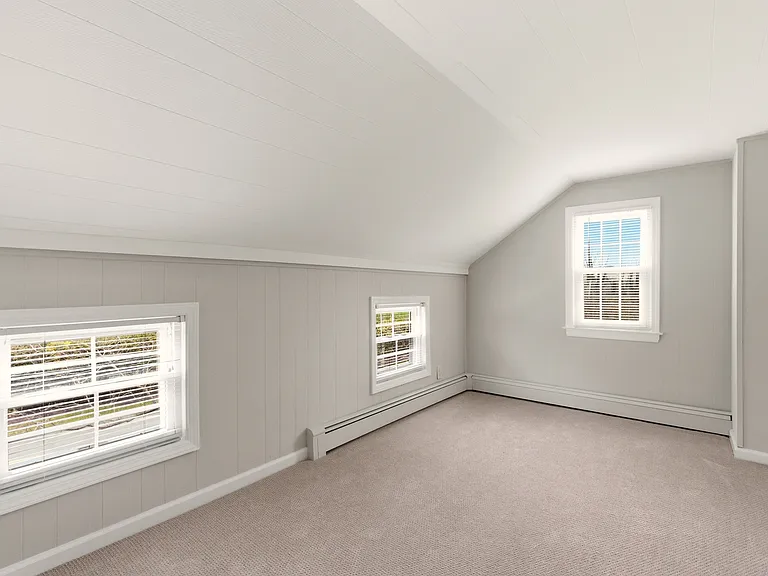 327 W Neck Rd — Photo 12