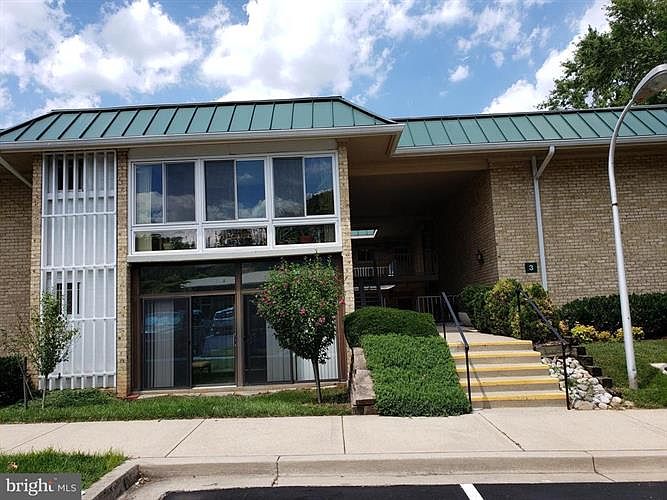 1st image of 3629 Gleneagles Dr #3-1B