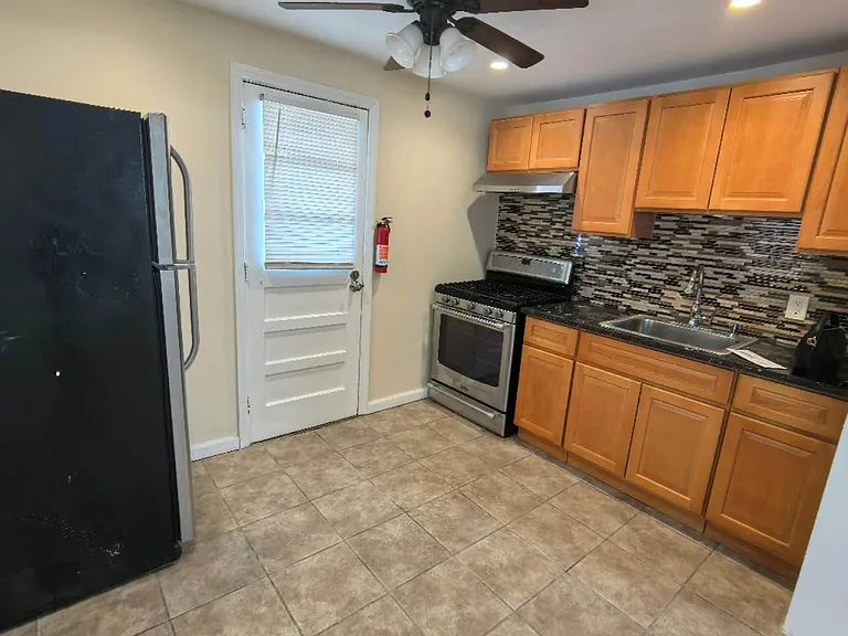 617 Willow Ave #1 — Photo 4
