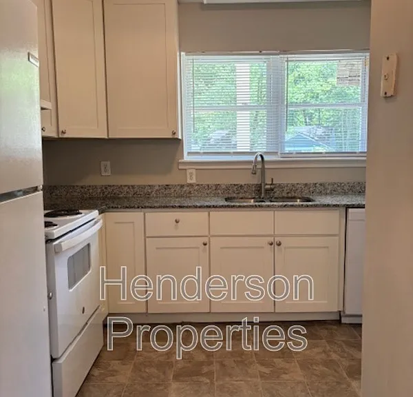 6820 N Ridge Ct — Photo 3