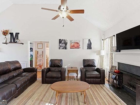 5th image of 941 Grassdale Rd NW