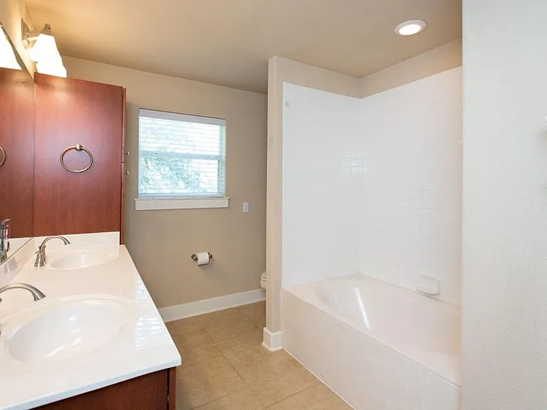 1601 Miriam Ave #301 — Photo 17