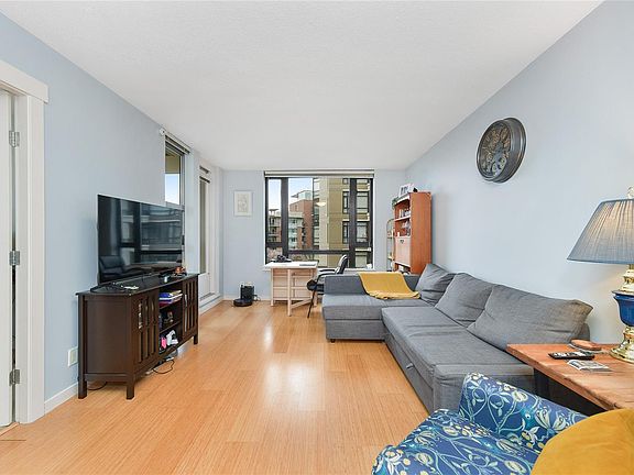 3rd image of 751 Fairfield Rd #405