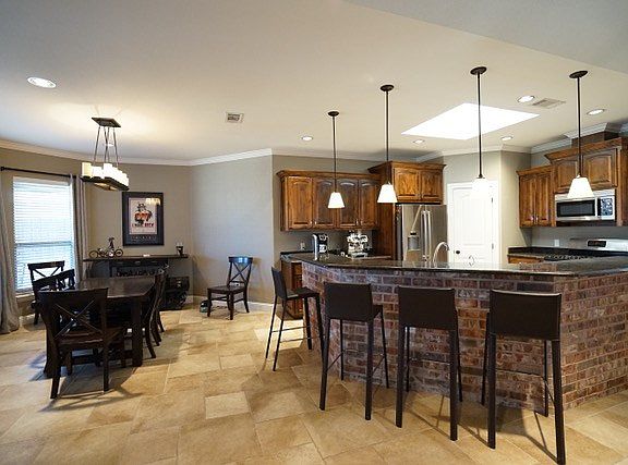 3rd image of 5910 Llano Ct