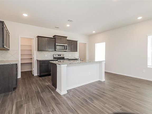 5th image of 15358 Estrella Ct W