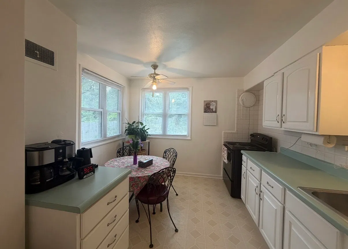 3 bed, 1750 sqft, $990 — Photo 4