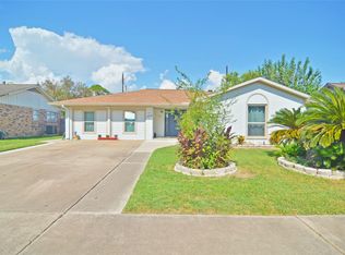 1716 Dolphin Dr, Seabrook, TX 77586