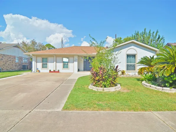 1716 Dolphin Dr, Seabrook, TX 77586